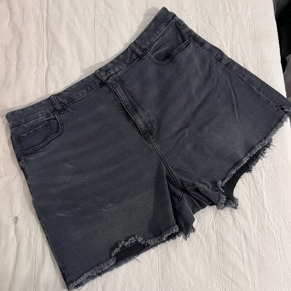 American Eagle Outfitters Mom Jean Shorts in Black